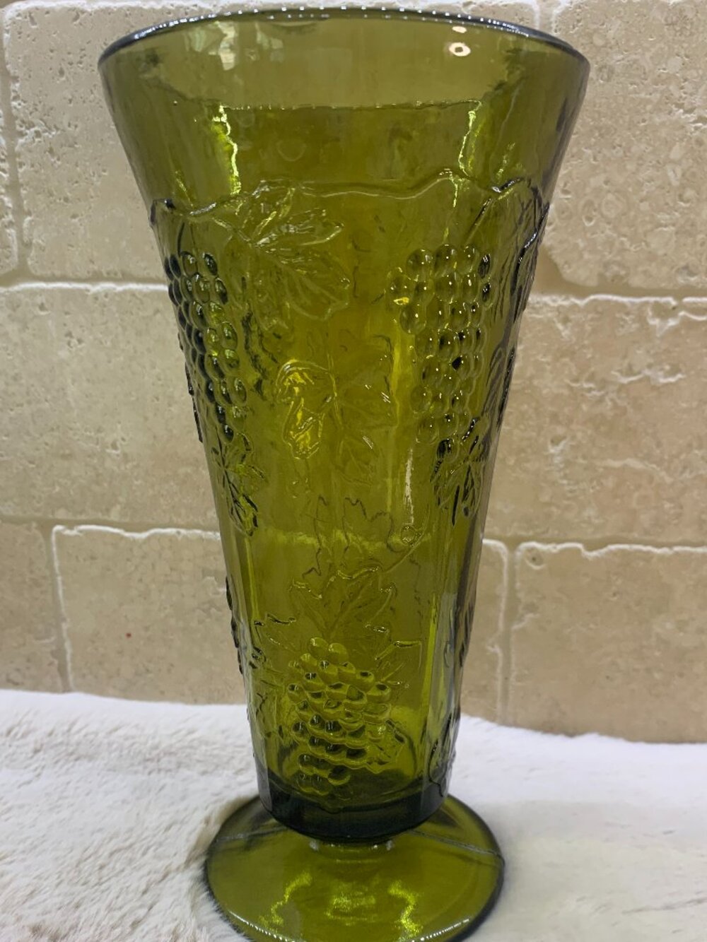 Indiana Glass Colony Harvest Grapes and Leaves Pattern Vase